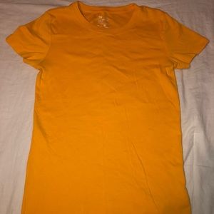 Gap yellow basic tee shirt